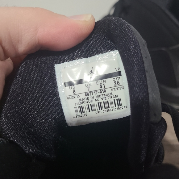 Jordan Air Deluxe Triple Black -807717-010- Size 8 women's - Pre-Owned - Picture 6 of 8